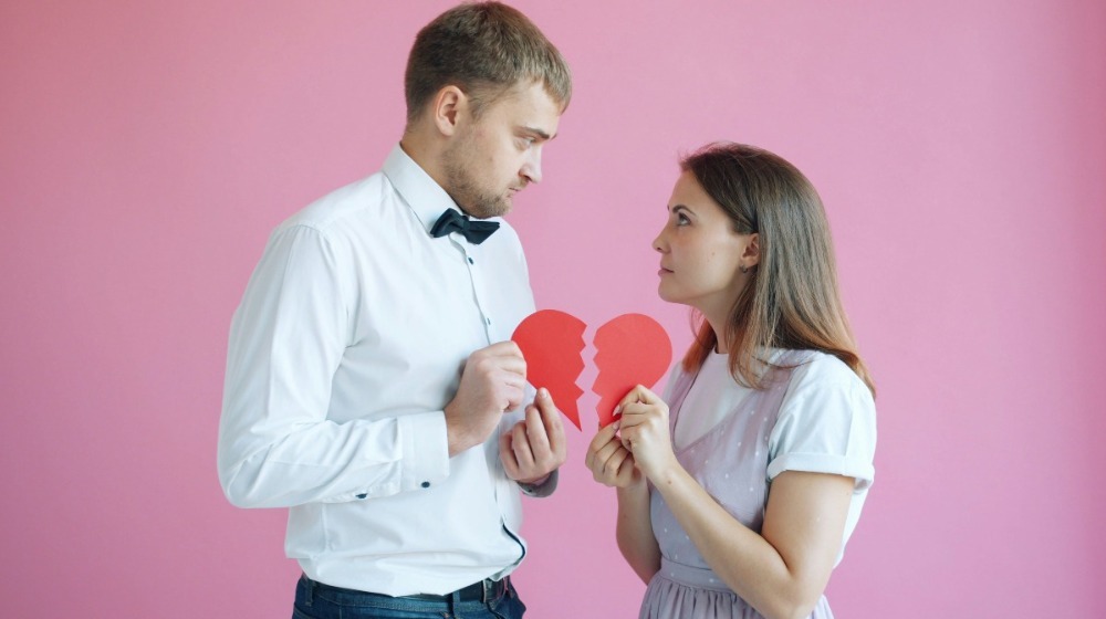 Συγχώρεση μετά την απιστία: 5 λόγοι για να αφήσεις πίσω το παρελθόν, σύμφωνα με ειδικούς